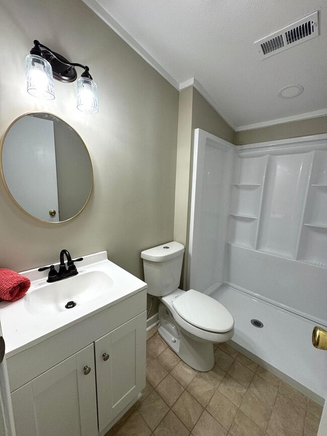 Building Photo - A must see country home 15 minutes to the ...