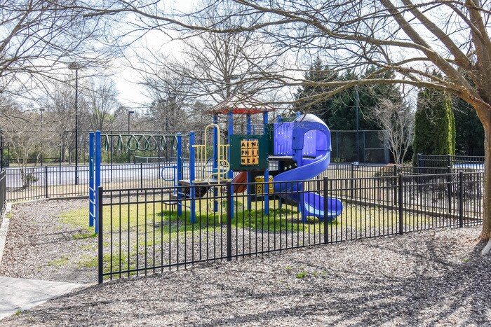 Building Photo - 2722 Groovers Lake Point