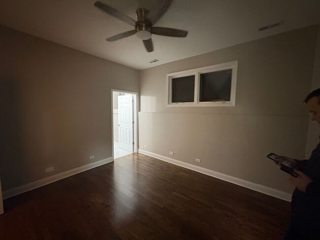 Building Photo - Spacious 2BD/2BA w/ High Ceilings + Modern...