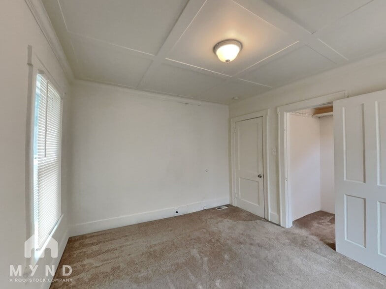Building Photo - 1311 N Alder St