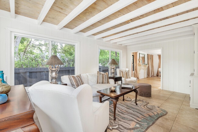 Building Photo - 240 Almeria Rd