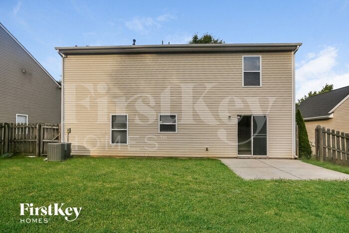 Building Photo - 3632 Larkhaven Village Dr