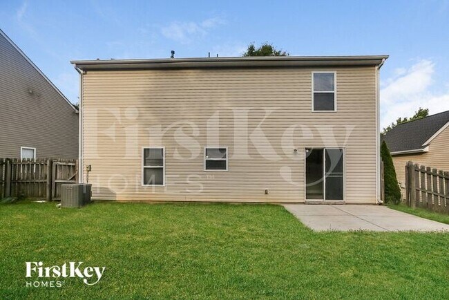 Building Photo - 3632 Larkhaven Village Dr