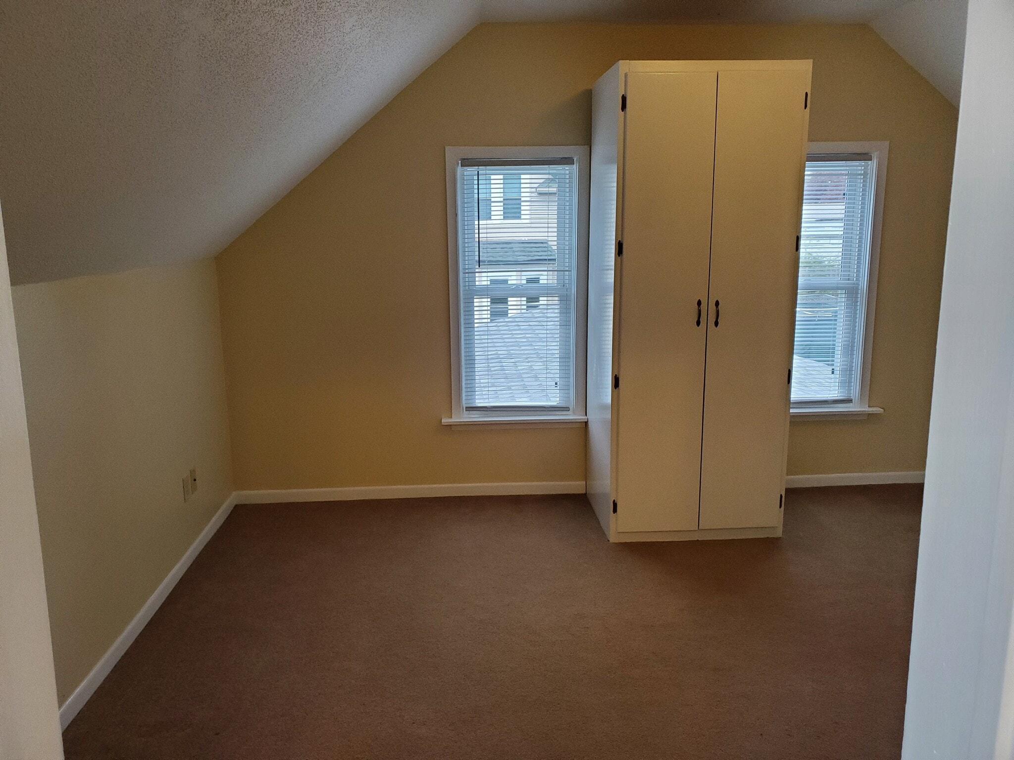 Building Photo - 108 3rd St W