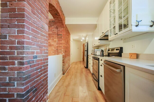 Building Photo - Hovey Condo