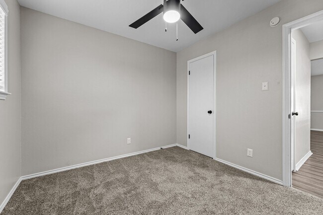 Building Photo - 1301 US-287