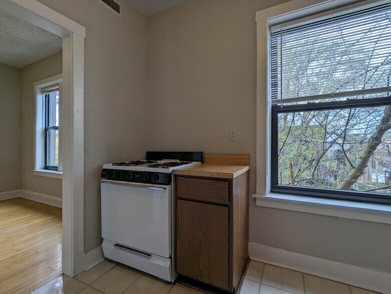 Building Photo - 3523 N Racine Ave