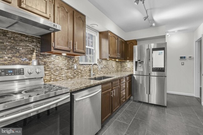 Building Photo - 3743 8th St