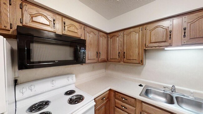 Building Photo - Stratford II