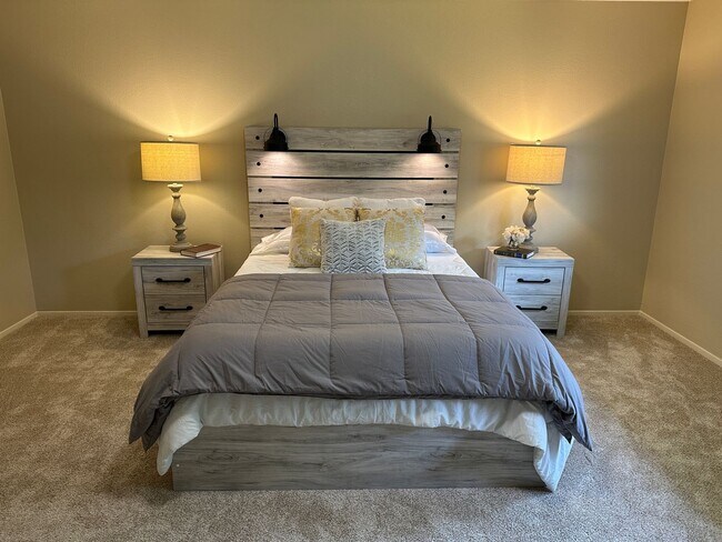 Building Photo - Updated 4 Bedroom Corner Lot in Woodway