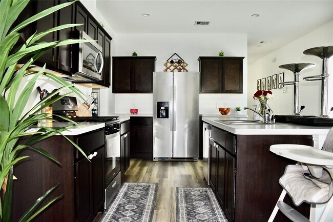 Building Photo - 1811 Legacy Hills Dr
