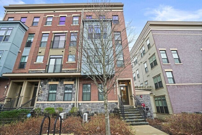 Building Photo - 820 Fern Pl NW