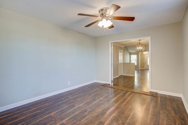 Building Photo - 156 Pecan Grove Ave