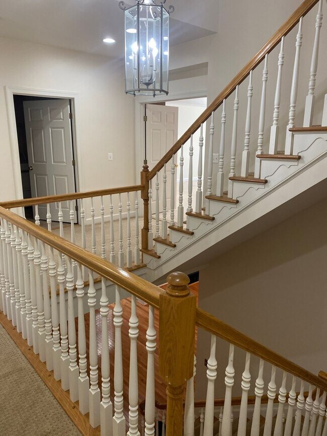 Building Photo - 3 Bedroom Townhome in Sterling, with a large complete loft on top floor