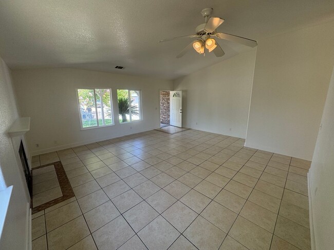 Building Photo - 3 bedroom | 2 bathroom | Single family hom...