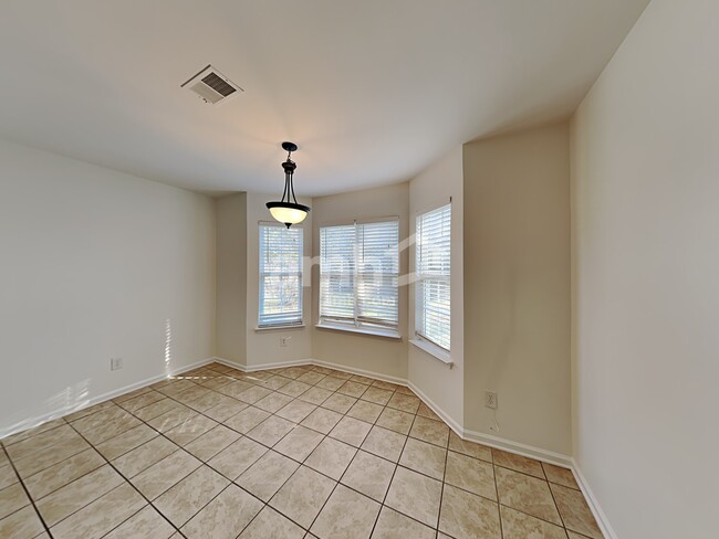 Building Photo - 5124 Kiev Dr