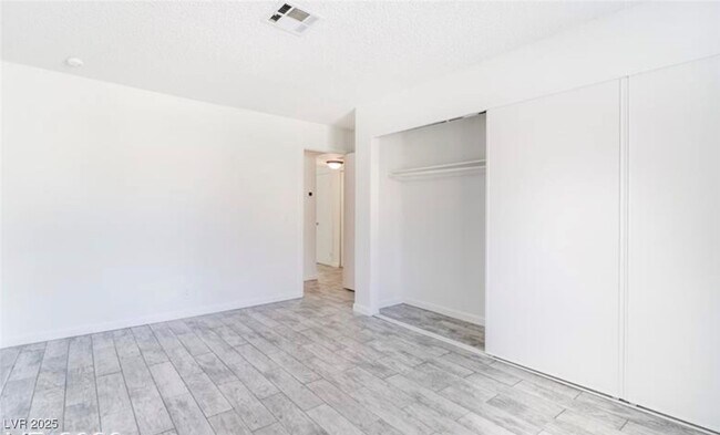 Building Photo - 7964 Rim Rock Way