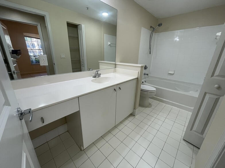 Building Photo - 5840 W Sample Rd