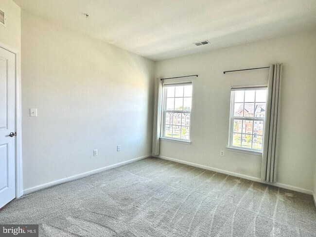 Building Photo - 5312 N Center Dr