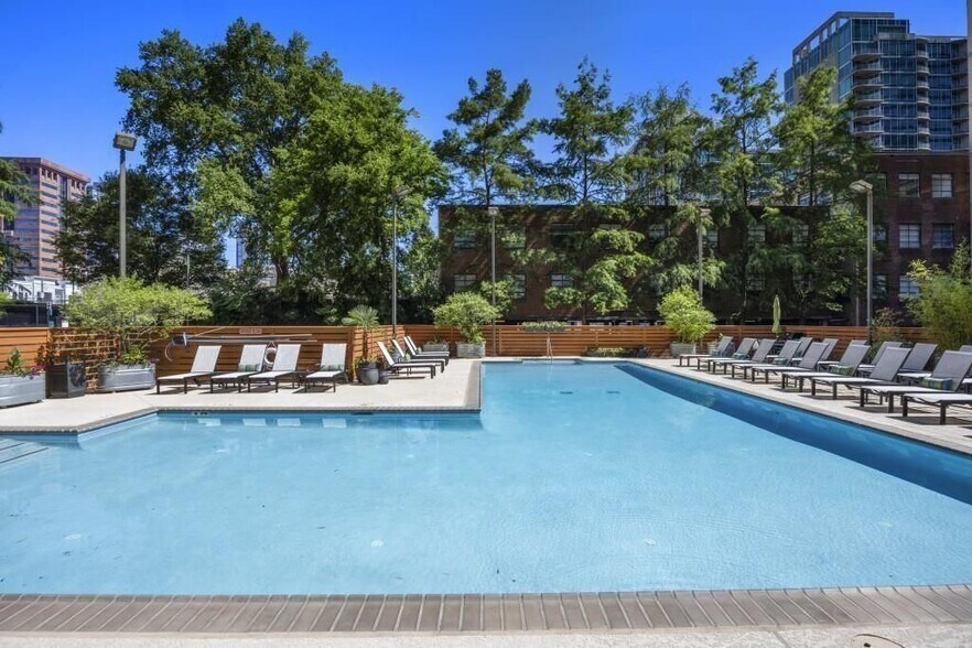 Building Photo - 878 Peachtree St NE