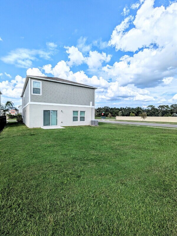 Building Photo - 13089 Oak Hill Way