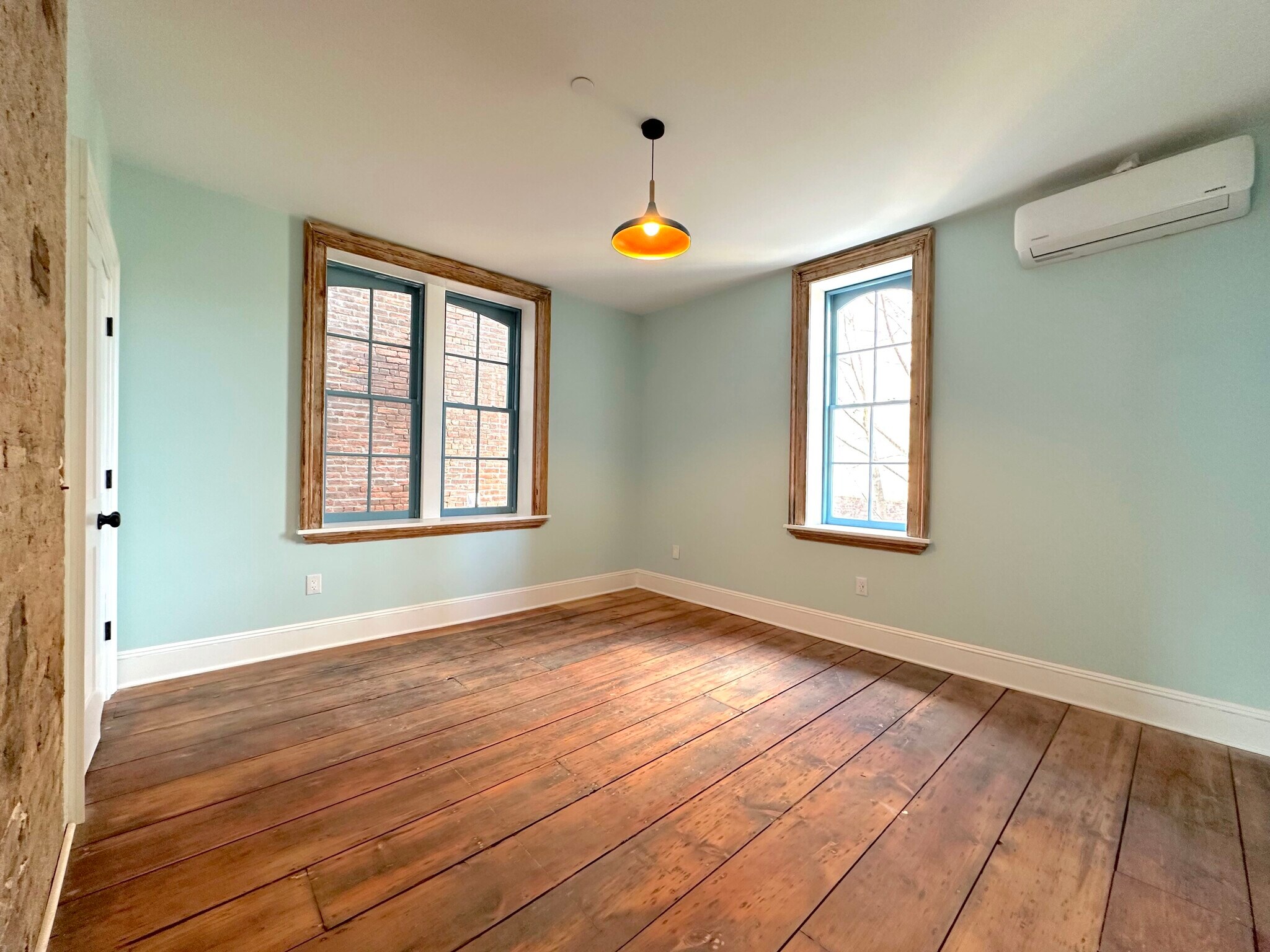 Building Photo - 152 3rd St