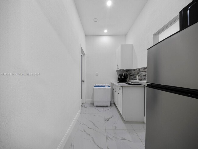 Building Photo - 1411 SE 26th Rd