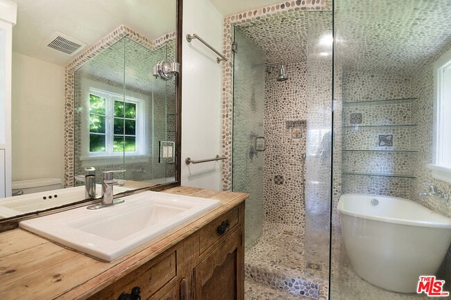 Building Photo - 731 San Vicente Blvd