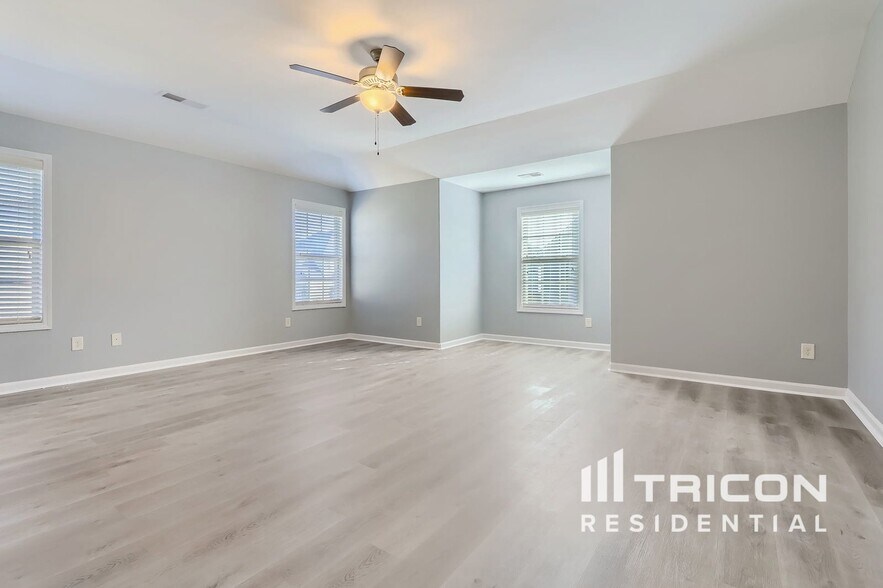 Building Photo - 27 Hillshire Dr