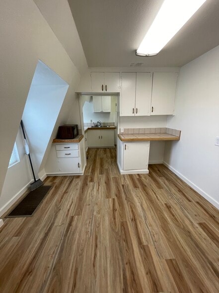 Building Photo - 141 7th Ave N