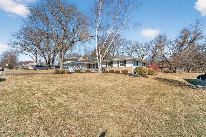 Building Photo - 5736 Pembroke Dr