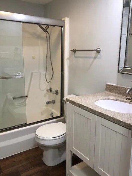 Building Photo - 2007 Melrose Dr