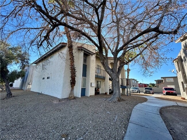 Building Photo - 3639 S Van Dyke Ave