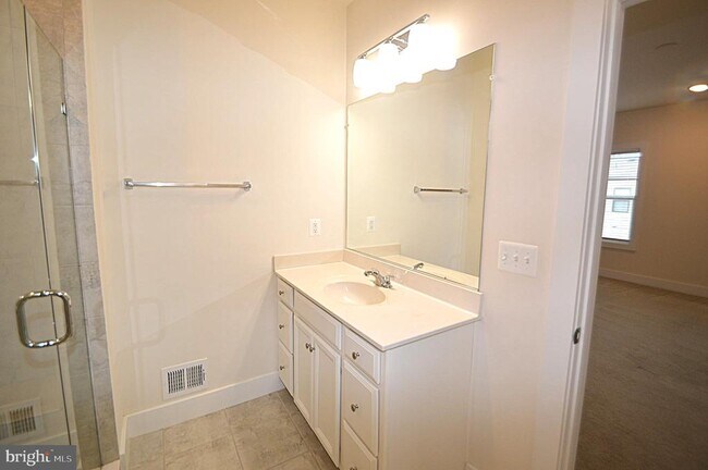 Building Photo - 44878 Tiverton Sq