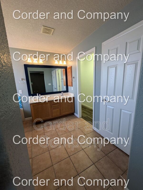 Building Photo - 317 Loma Linda Loop NE