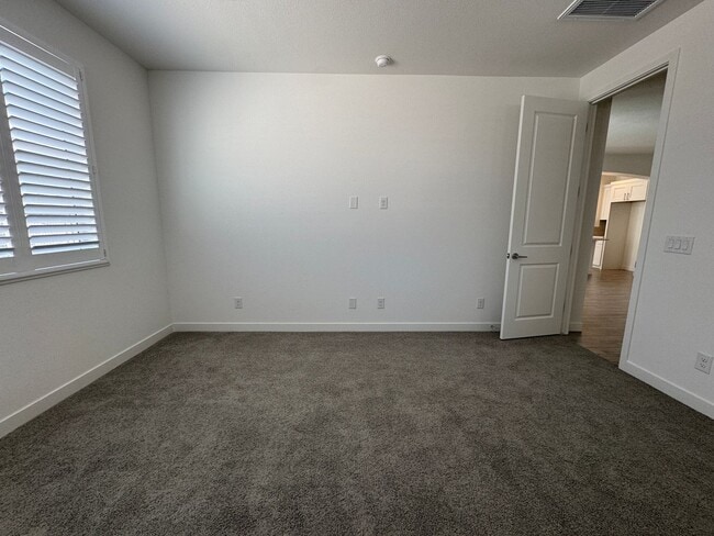 Building Photo - Laughlin Ranch 3 BR 2Ba Public Golf Community with Canyon & Mountain Views