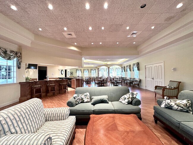 Building Photo - WALKING DISTANCE TO SUNSEEKER RESORT AND P...