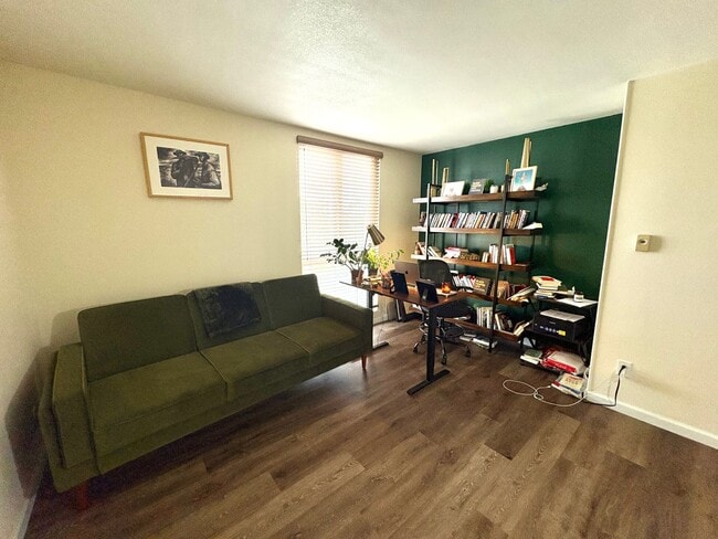 Building Photo - Ventura Living Made Easy – Updated 2 Bed Condo