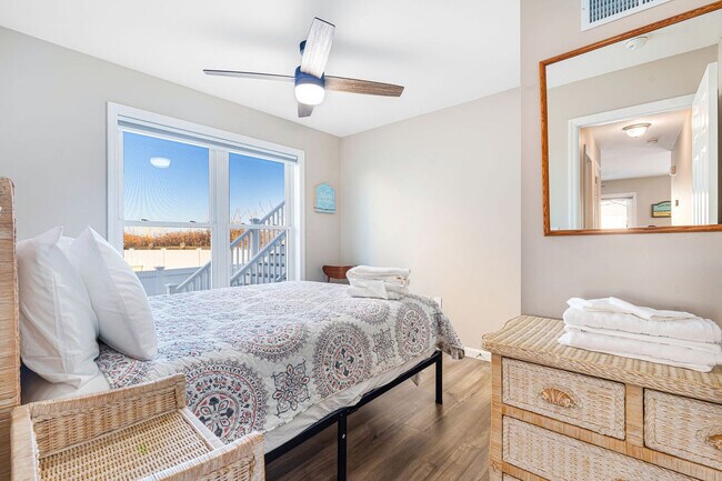 Building Photo - 12 Epping Ave