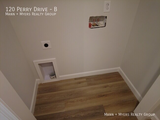Building Photo - 120 Perry Dr