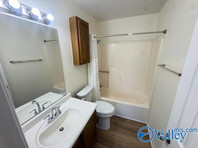 Building Photo - 5009 7 Pine Cir