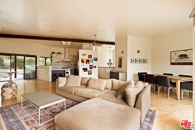 Building Photo - 303 Mavis Dr