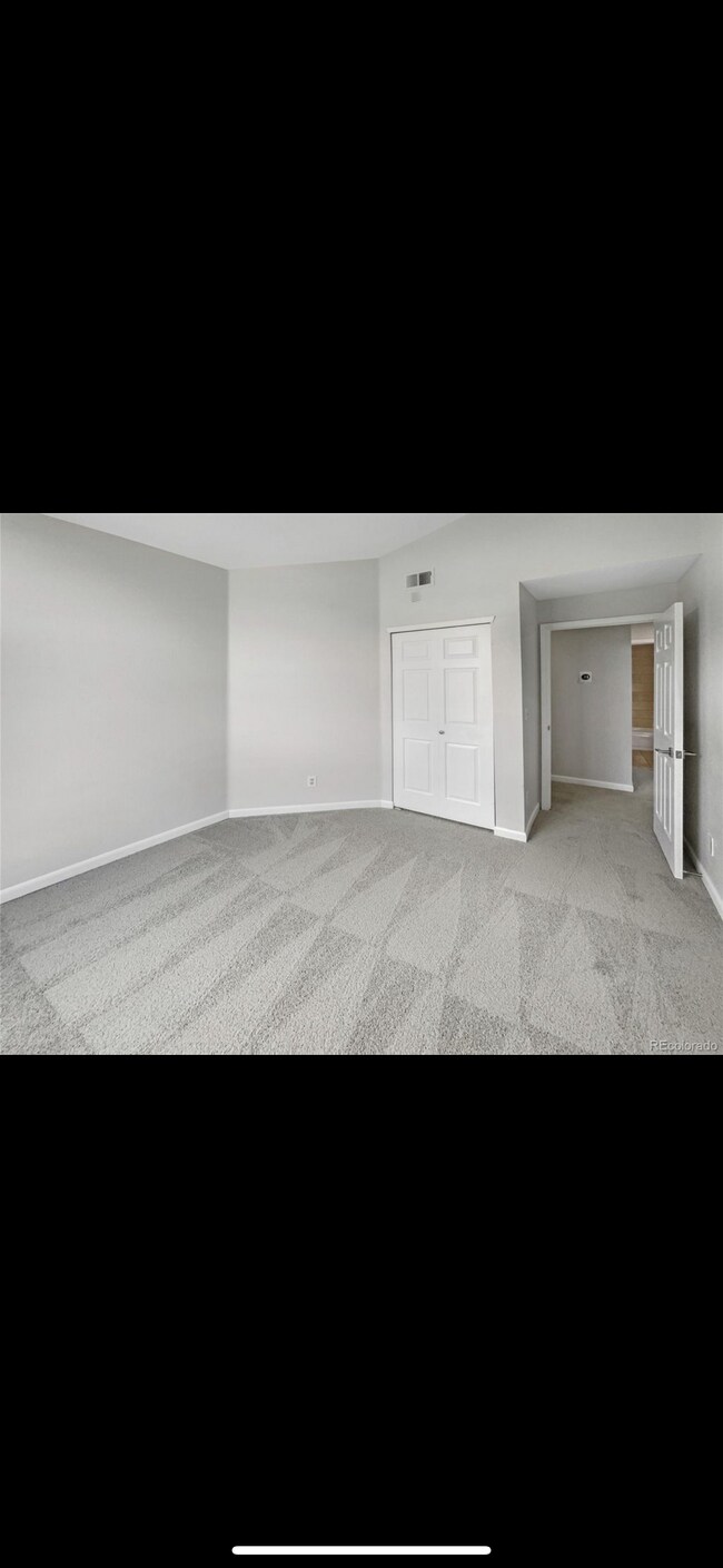 Building Photo - 8651 E Dry Creek Rd