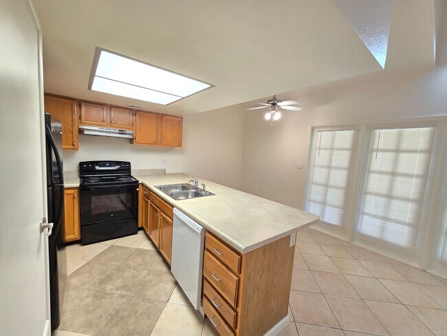 Building Photo - 1 Bed 1 Bath Spacious Apartment