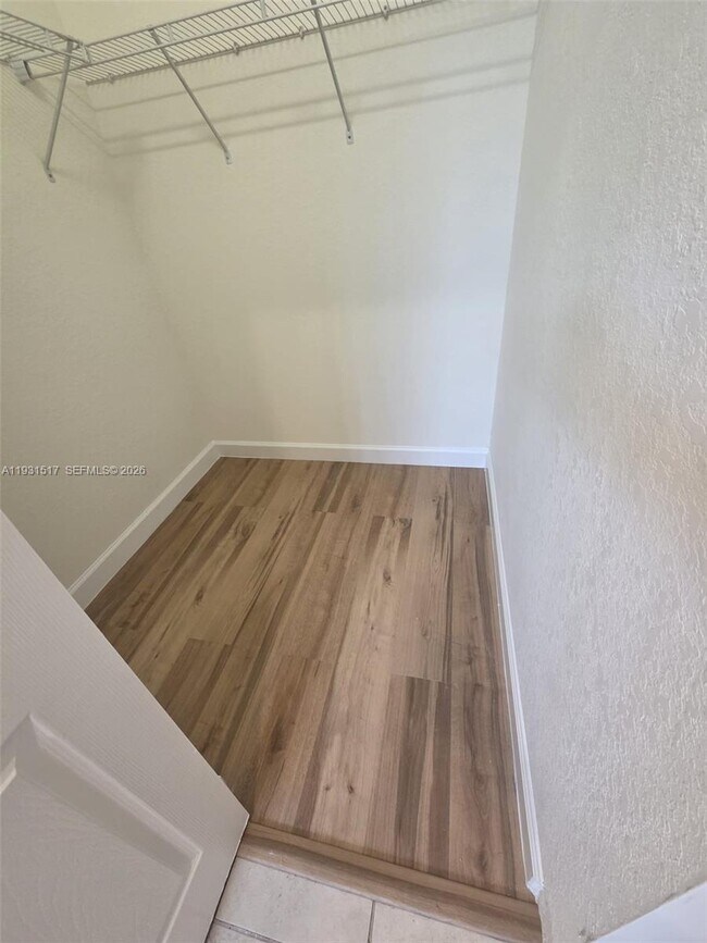 Building Photo - 105 SE 33rd Terrace