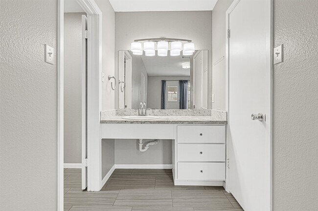 Building Photo - 14020 Schroeder Rd