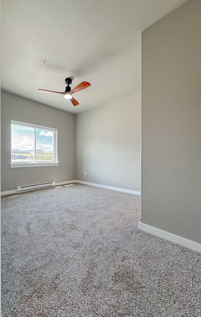 Building Photo - Pet Friendly 2 bed/ 2 bath unit at Soldier...
