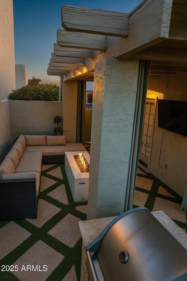 Building Photo - 8100 E Camelback Rd