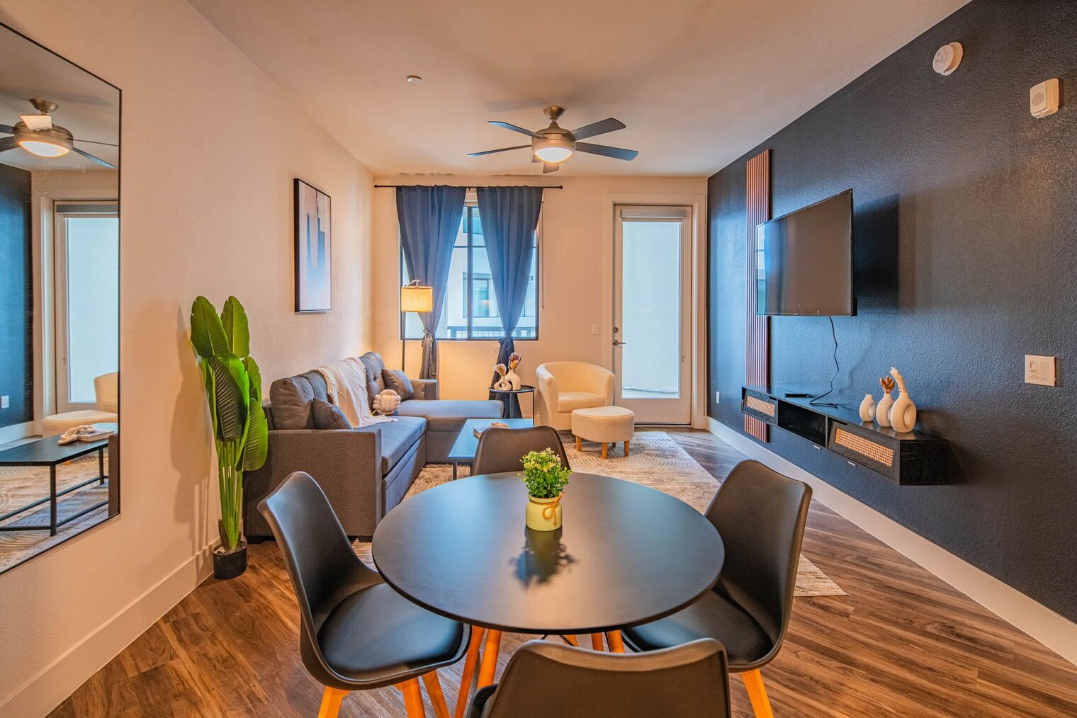 Building Photo - 15501 N Dial Blvd