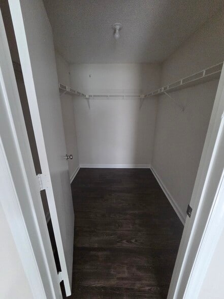 Building Photo - 6043 Green Forest Dr